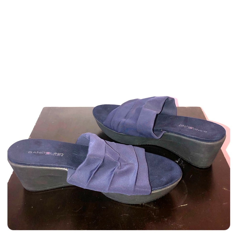 Wedged sandals